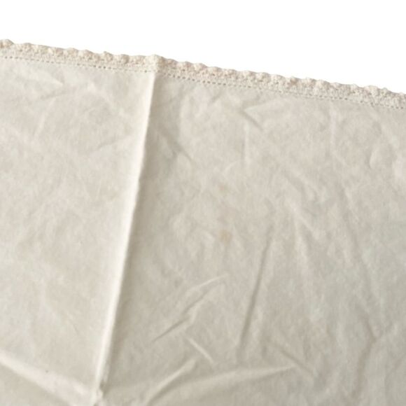 VTG Elegant Vintage Floral Embroidered Linen Table Runner, Dresser Scarf in OS - Picture 10 of 13